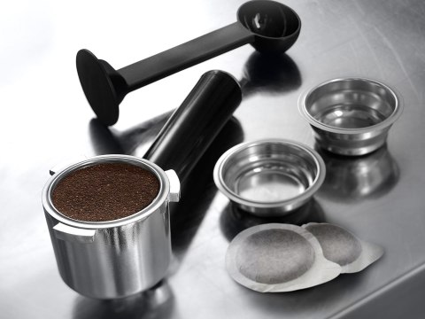 De'Longhi Dedica Style EC 685.BK Półautomatyczny Ekspres do espresso 1,1 l