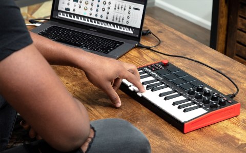 Klawiatura sterująca AKAI MPK Mini MK3 kontroler MIDI USB Czarny, Czerwony