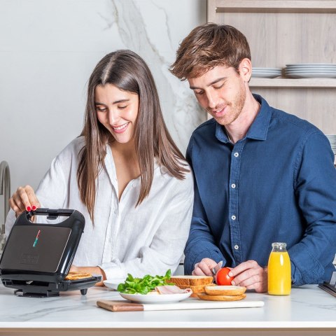 Opiekacz do kanapek Black+Decker BXSA753E